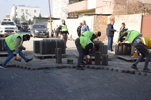 Emiroğlu mahallesinde cadde ve sokaklar madern hale kavuşturuluyor