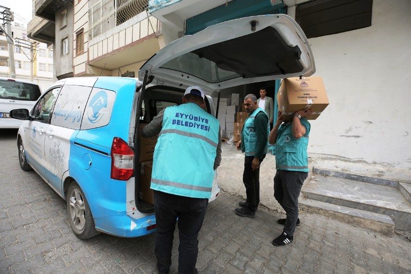 Eyyübiye Belediyesi yardım faaliyetlerini sürdürüyor. 