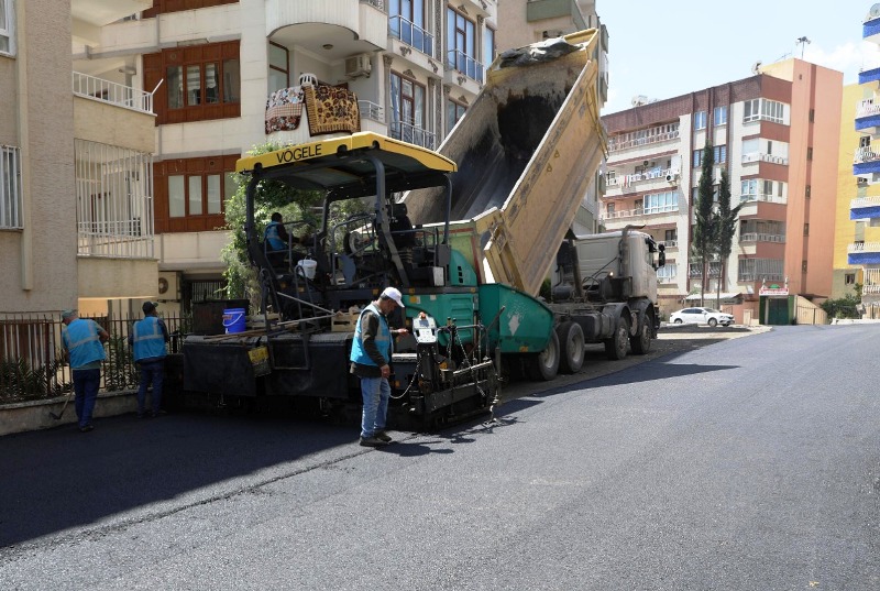 Haliliye’de sıcak asfalt çalışmaları sürüyor