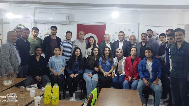 İzmir’de Okuyan Şanlıurfalı Öğrenciler İle İftar Yemeğinde Bir Araya Geldi 