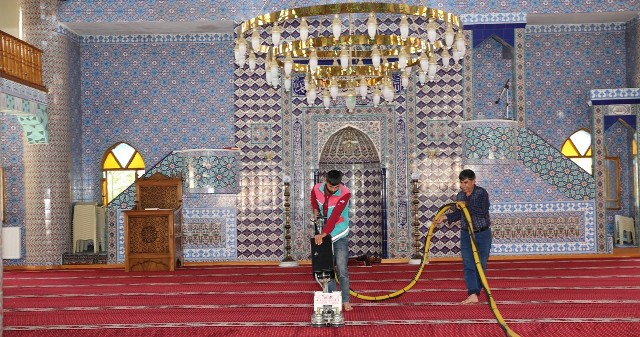 Karaköprü'de camiler 11 ayın sultanı ramazan’a hazır 