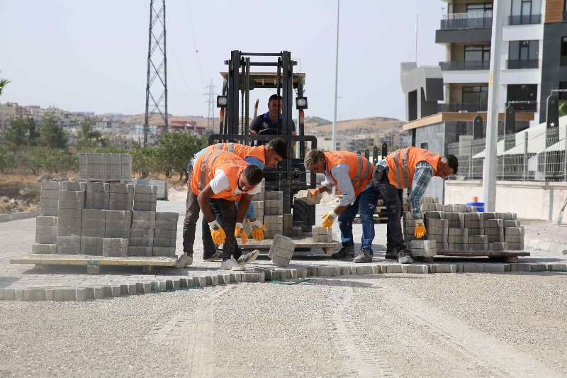 Karaköprü'de üstyapı çalışmalarıyla yollar yenileniyor