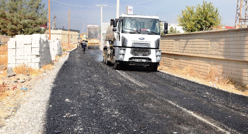Kırsal Mahallelerde asfalt seferberliği tüm hızıyla devam ediyor