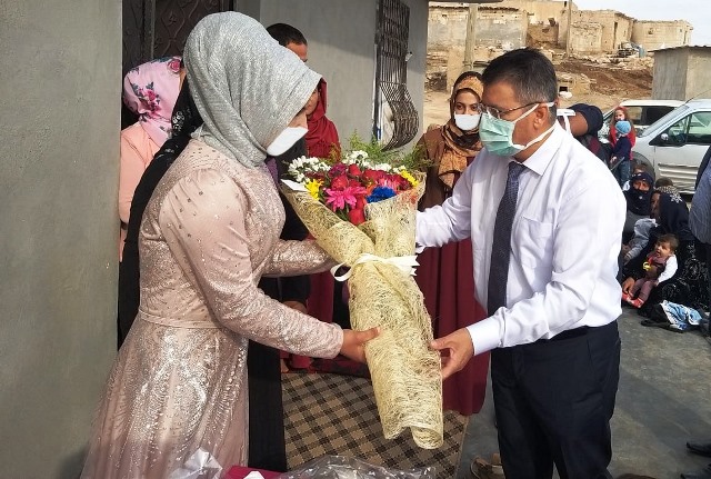 Organ nakli yaptırdığı hastasının nişan törenine katıldı