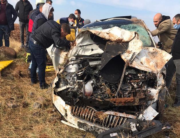 Şarampole uçan otomobilde 4 kişi yaralandı