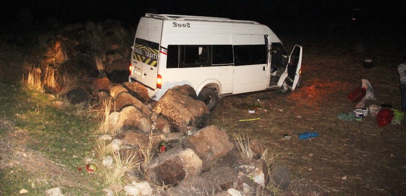 Tarım işçilerini taşıyan minibüs kaza yaptı: 9 yaralı 