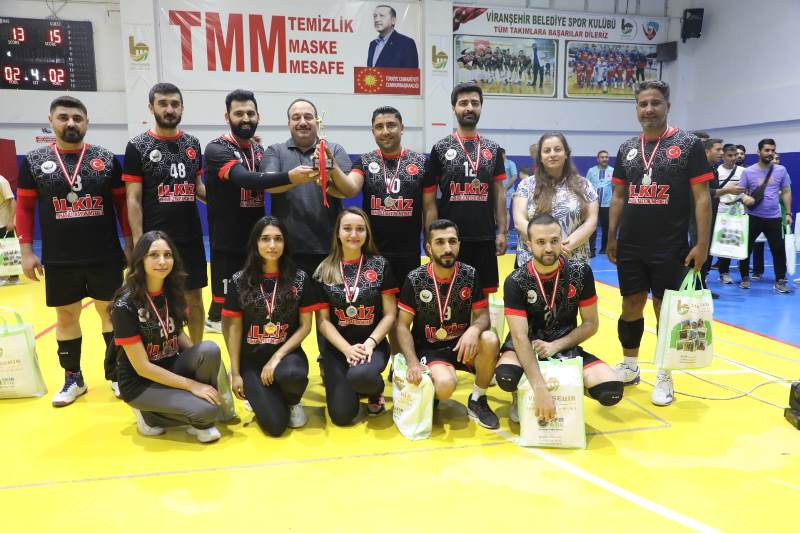 Viranşehir’de Kurumlar Arası Voleybol Turnuvası Sona Erdi 