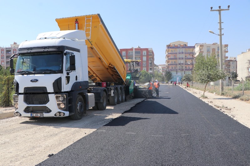 Viranşehir’de stadyum caddesi asfaltlanıyor