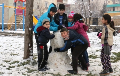 Akçakale’de çocukların kar keyfi