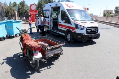 Ambulans ile motosiklet çarpıştı: 2 yaralı