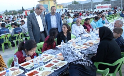 Başkan Demirkol, vatandaşlarla iftar geleneğini bozmadı