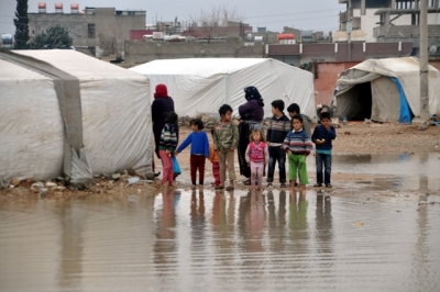 Çadırlarını su basan Suriyeliler zor anlar yaşadı