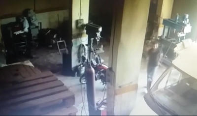 Cezaevi firarisinin motosiklet hırsızlığı güvenlik kamerasında 