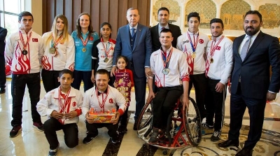 Cumhurbaşkanı Erdoğan, Haliliye’li Sporcularla Bir Araya Geldi