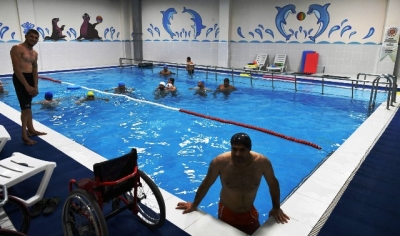Engelli vatandaşlara özel yüzme havuzu