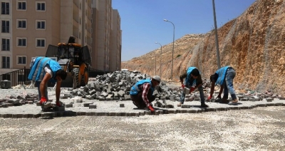 Eyyübiye belediyesi yol yapım çalışmalarını sürdürüyor. 