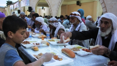 Eyyübiye Belediyesi 4 ayrı çadırda iftar veriyor