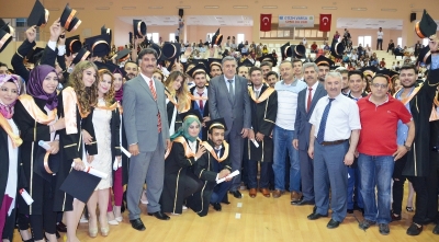Fen-Edebiyat Fakültesinde Mezuniyet Coşkusu-VİDEOLU-