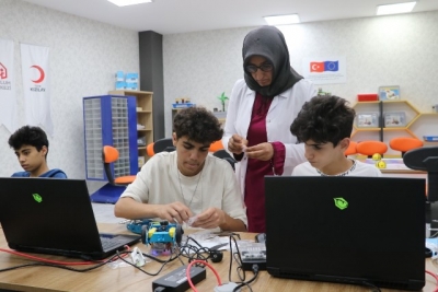 Gençler Robotik Kodlama Eğitimi Alıyor