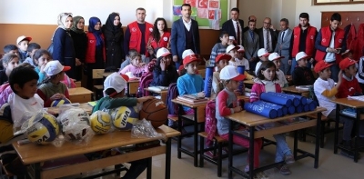 Gençlikspor sınırın sıfır noktasındaki öğretmenleri unutmadı