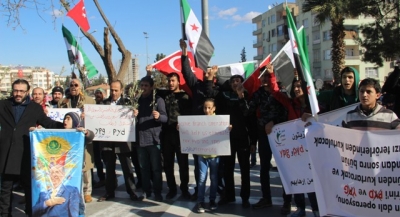Suriyeliler ellerinde zeytin dallarıyla harekata destek verdi 