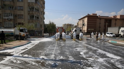 Yenişehir’de cadde ve sokaklar yıkanarak dezenfekte edildi