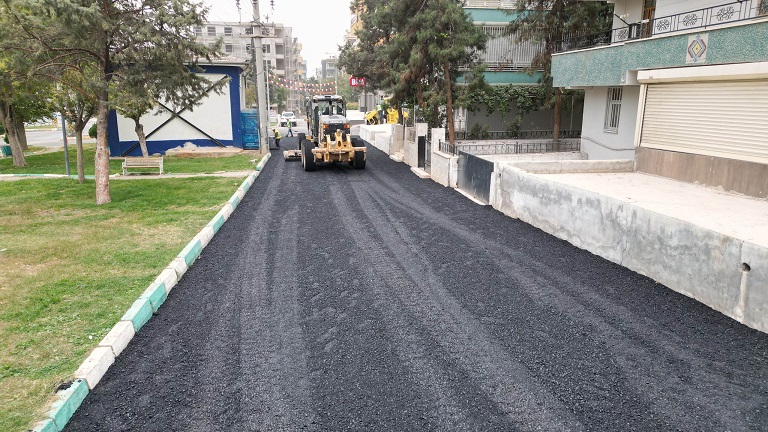 HALİLİYE’DE ULAŞIM KALİTESİNİ ARTIRAN ASFALT HAMLESİ