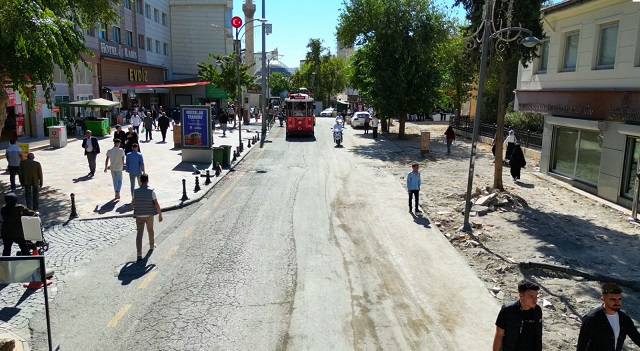 ŞANLIURFA'DA DİVANYOLU YAYALAŞTIRMA PROJESİ İLE TARİHİ BÖLGE CANLANIYOR