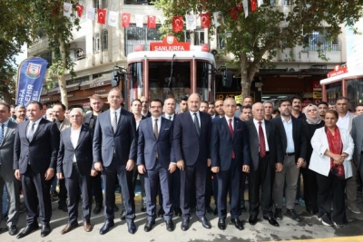  AK PARTİLİ BİR VEKİL İLK KEZ BÜYÜKŞEHİR BELEDİYESİ’NİN AÇILIŞINDA