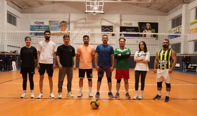 KARAKÖPRÜ'DE ÖĞRETMENLER VOLEYBOL SAHASINDA BULUŞUYOR